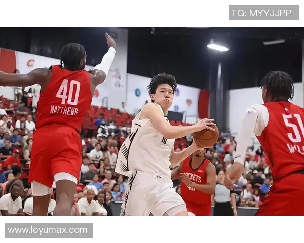 杨瀚森为斯帅庆生唱歌苏群点评细节展现个性状态与深厚关系